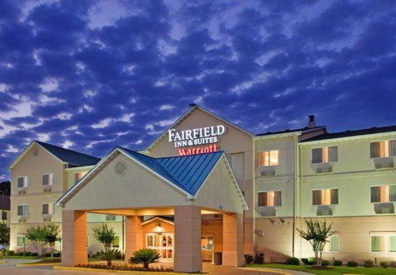 Comfort Inn & Suites Westfield Exterior photo