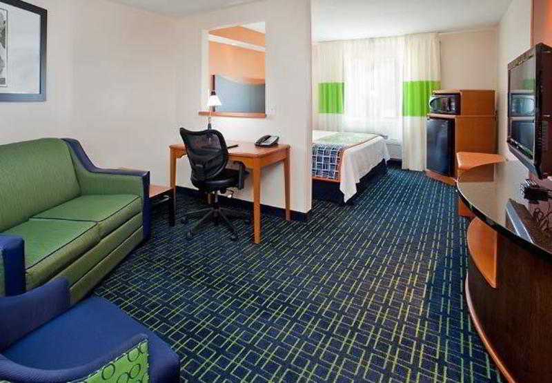 Comfort Inn & Suites Westfield Exterior photo